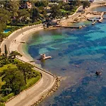 Ref 137 - Cap D'antibes Seafront - For Rent 빌라