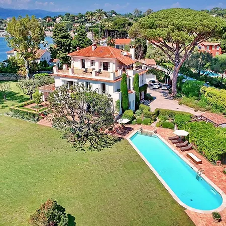 빌라 Ref 137 - Cap D'antibes Seafront - For Rent