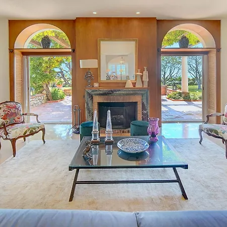 Vila Ref 137 - Cap D'antibes Seafront - For Rent