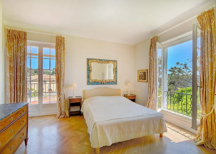 Ref 137 - Cap D'antibes Seafront - For Rent Villa Antibes